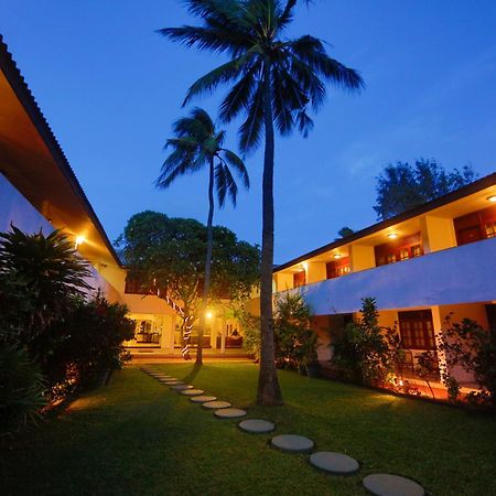 Catamaran Beach Hotel Negombo Exterior foto