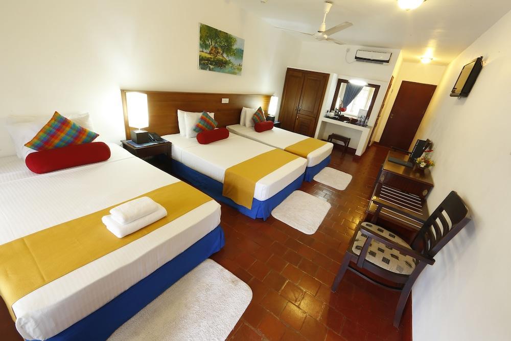 Catamaran Beach Hotel Negombo Exterior foto