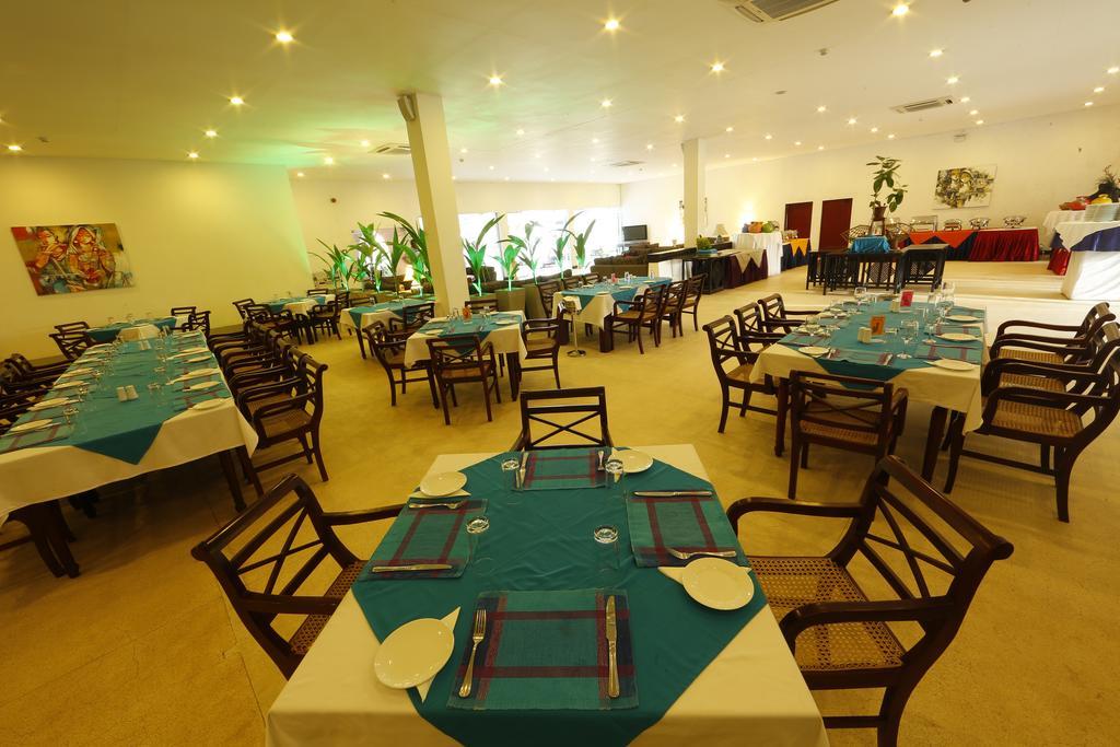 Catamaran Beach Hotel Negombo Exterior foto